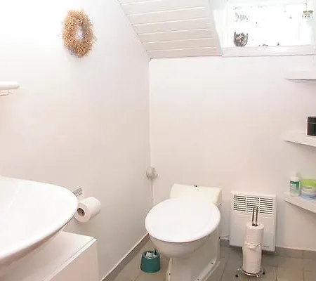 Three-bedroom Holiday In Rodby 4 *